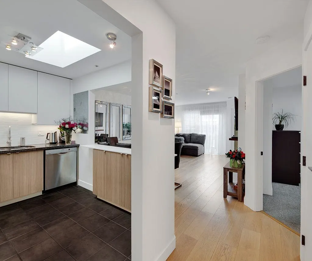 411 108 W Esplanade