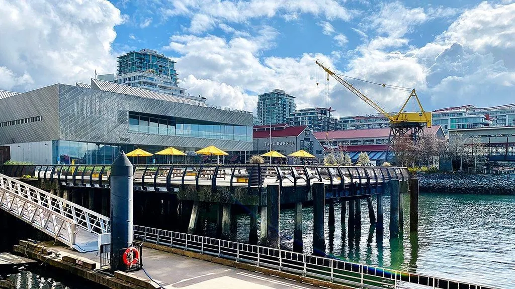 411 108 W Esplanade