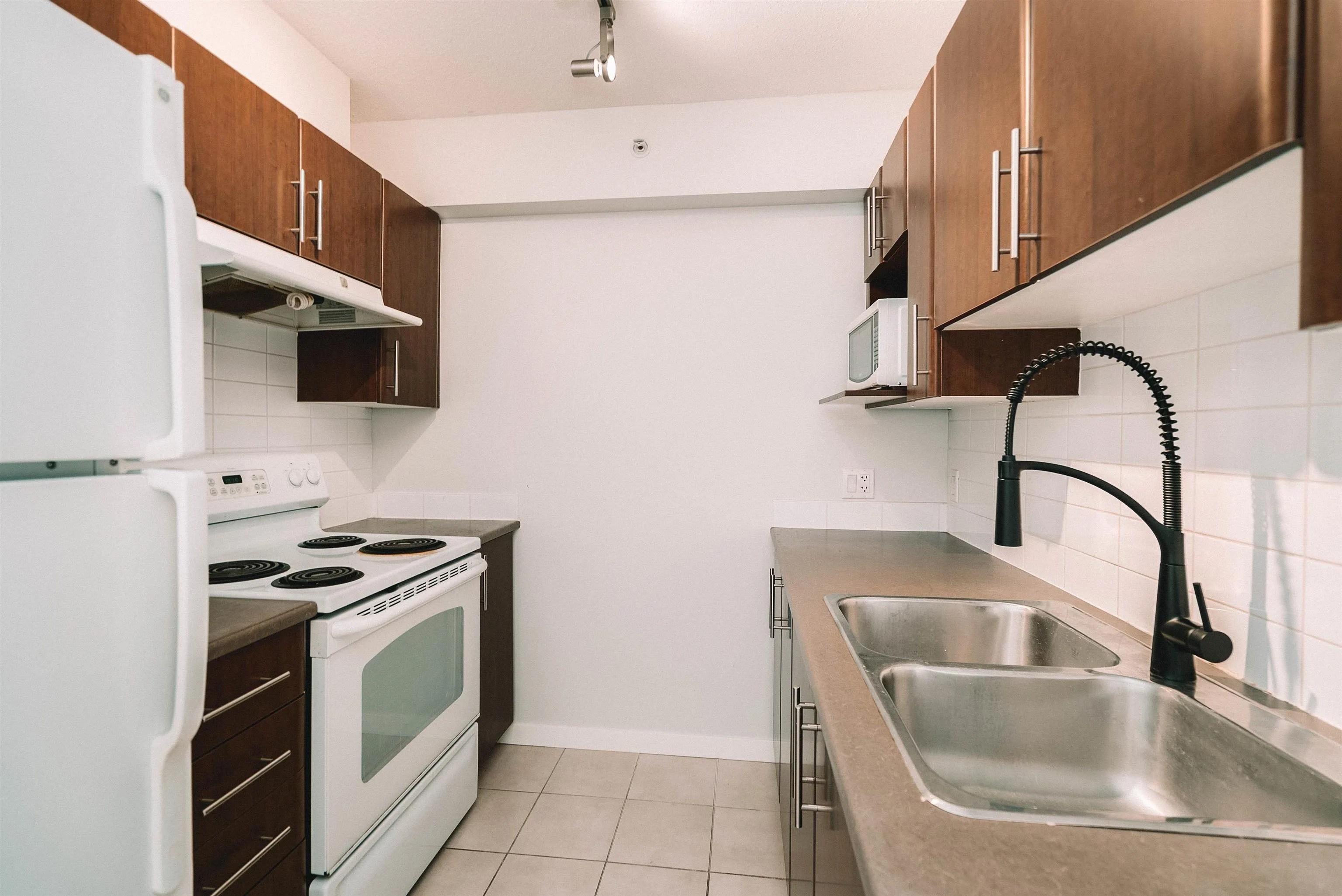 906 1178 Heffley Crescent