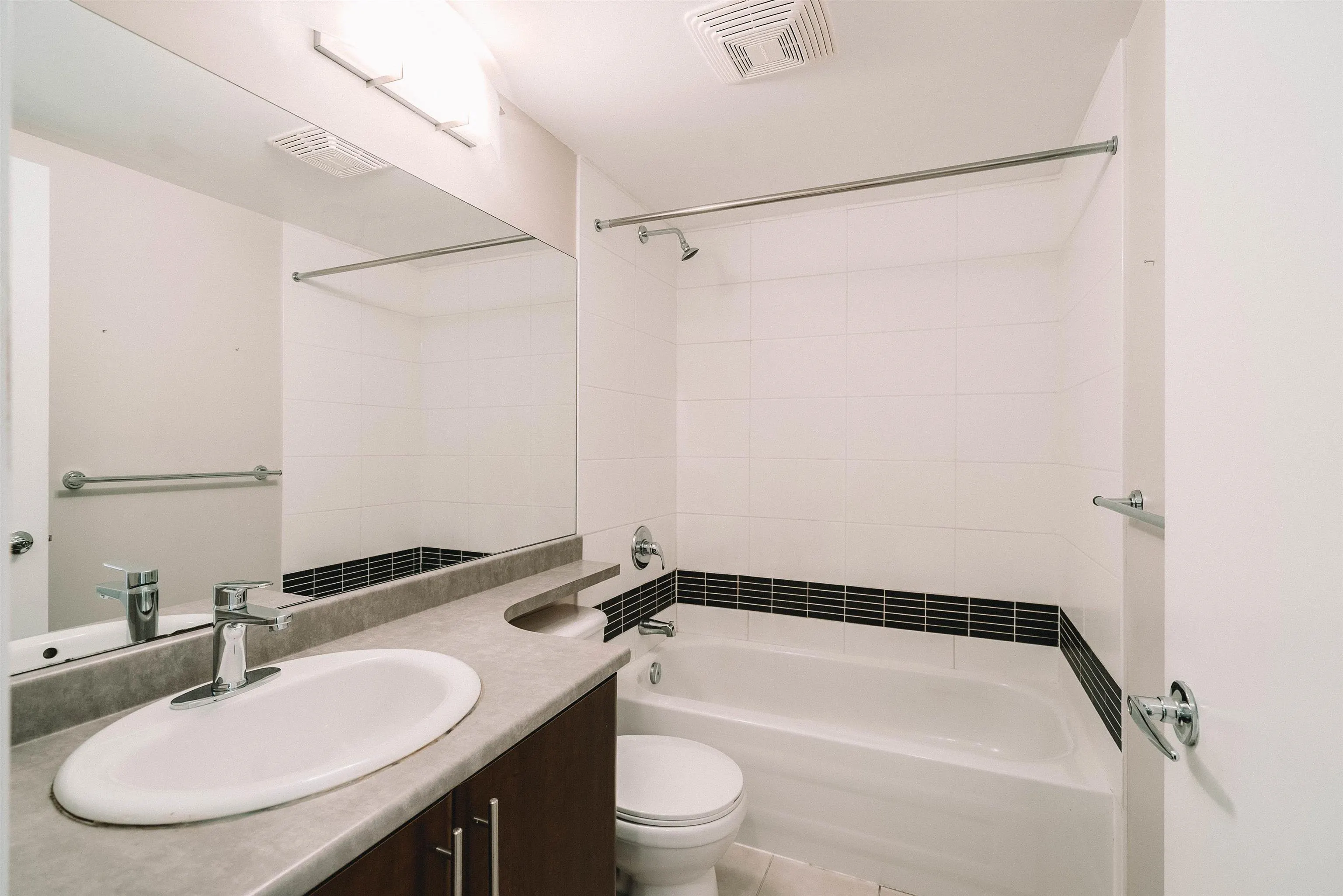906 1178 Heffley Crescent