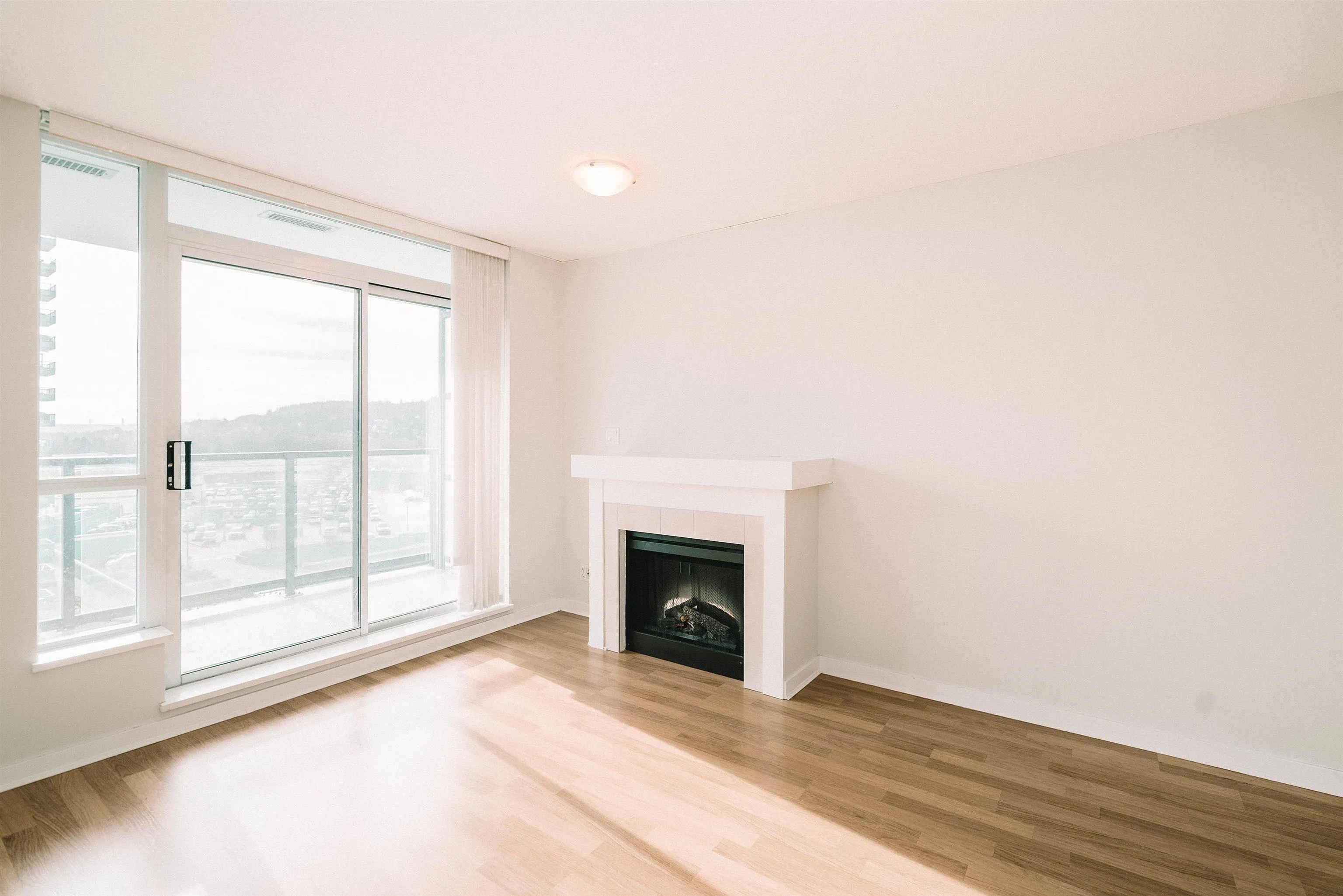 906 1178 Heffley Crescent