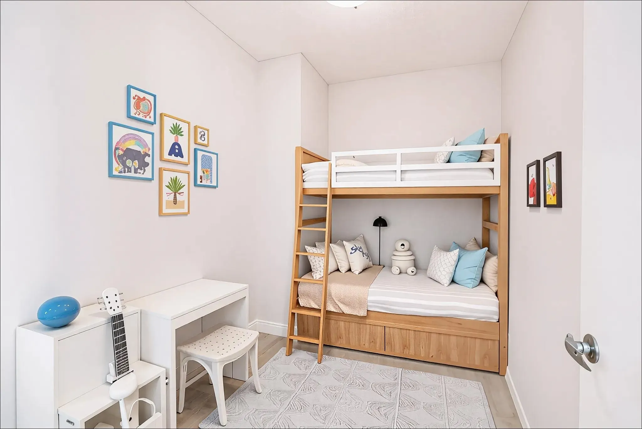 906 1178 Heffley Crescent