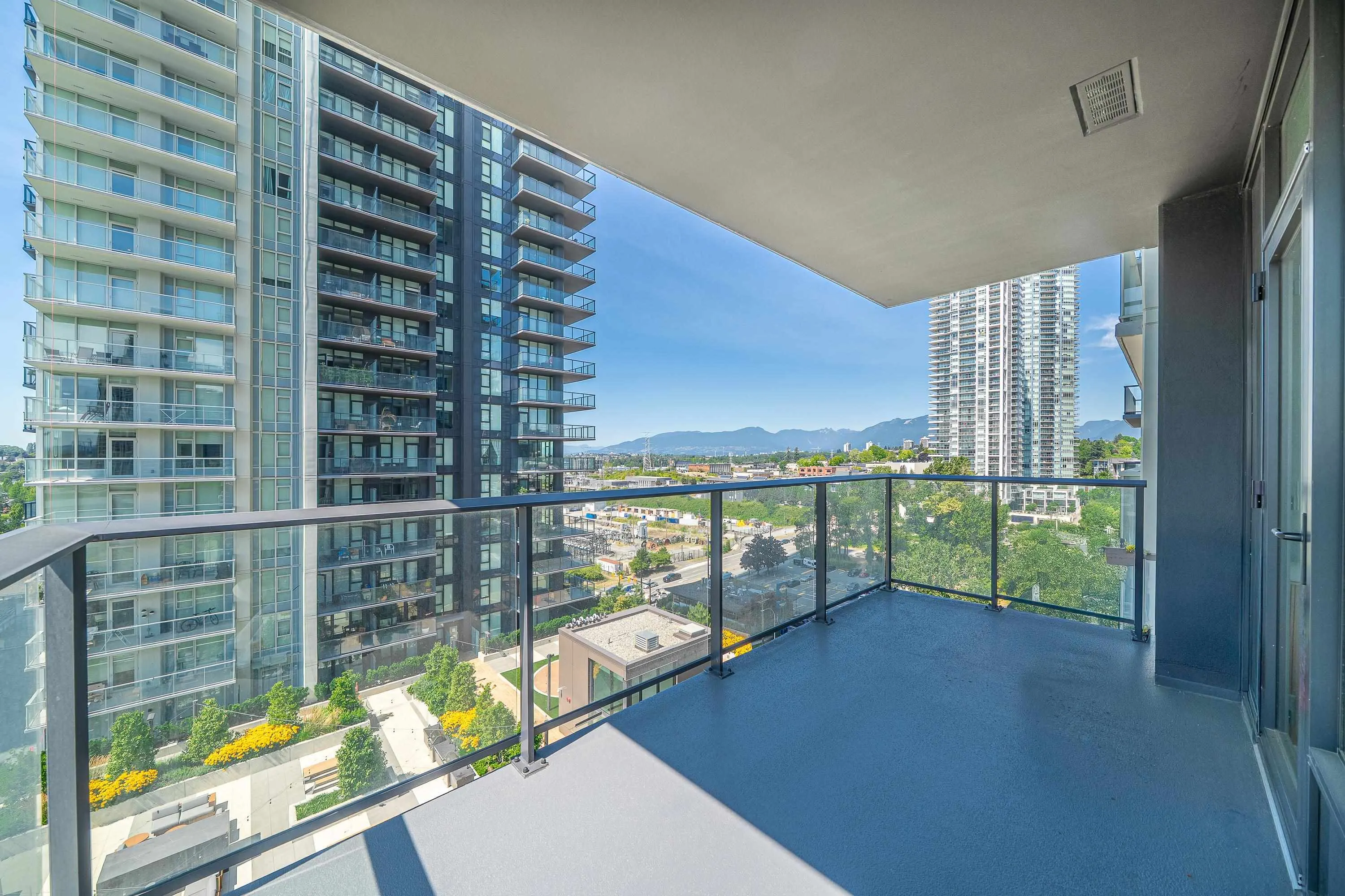 1102 4168 Lougheed Highway