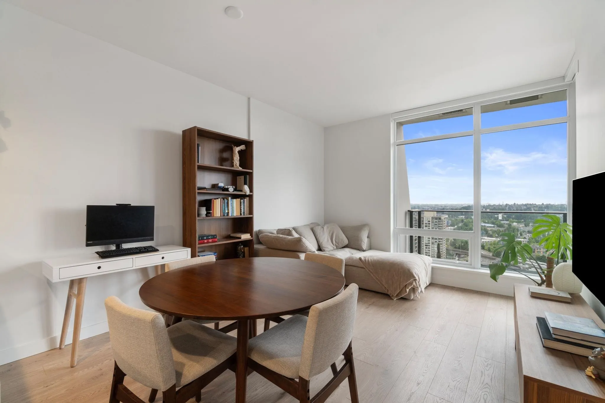 2103 2181 Madison Avenue