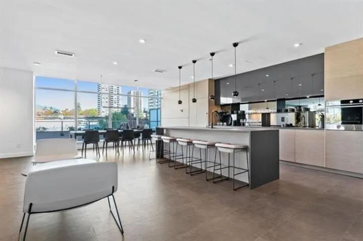 2103 2181 Madison Avenue