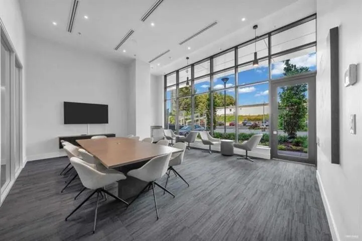 2103 2181 Madison Avenue