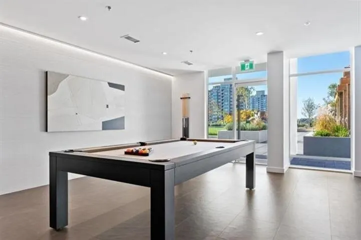 2103 2181 Madison Avenue