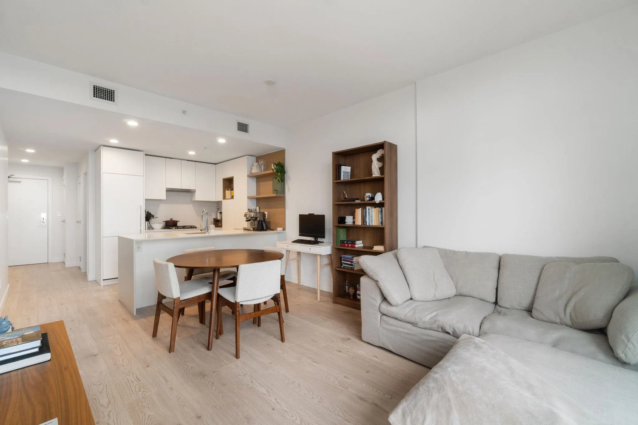 2103 2181 Madison Avenue