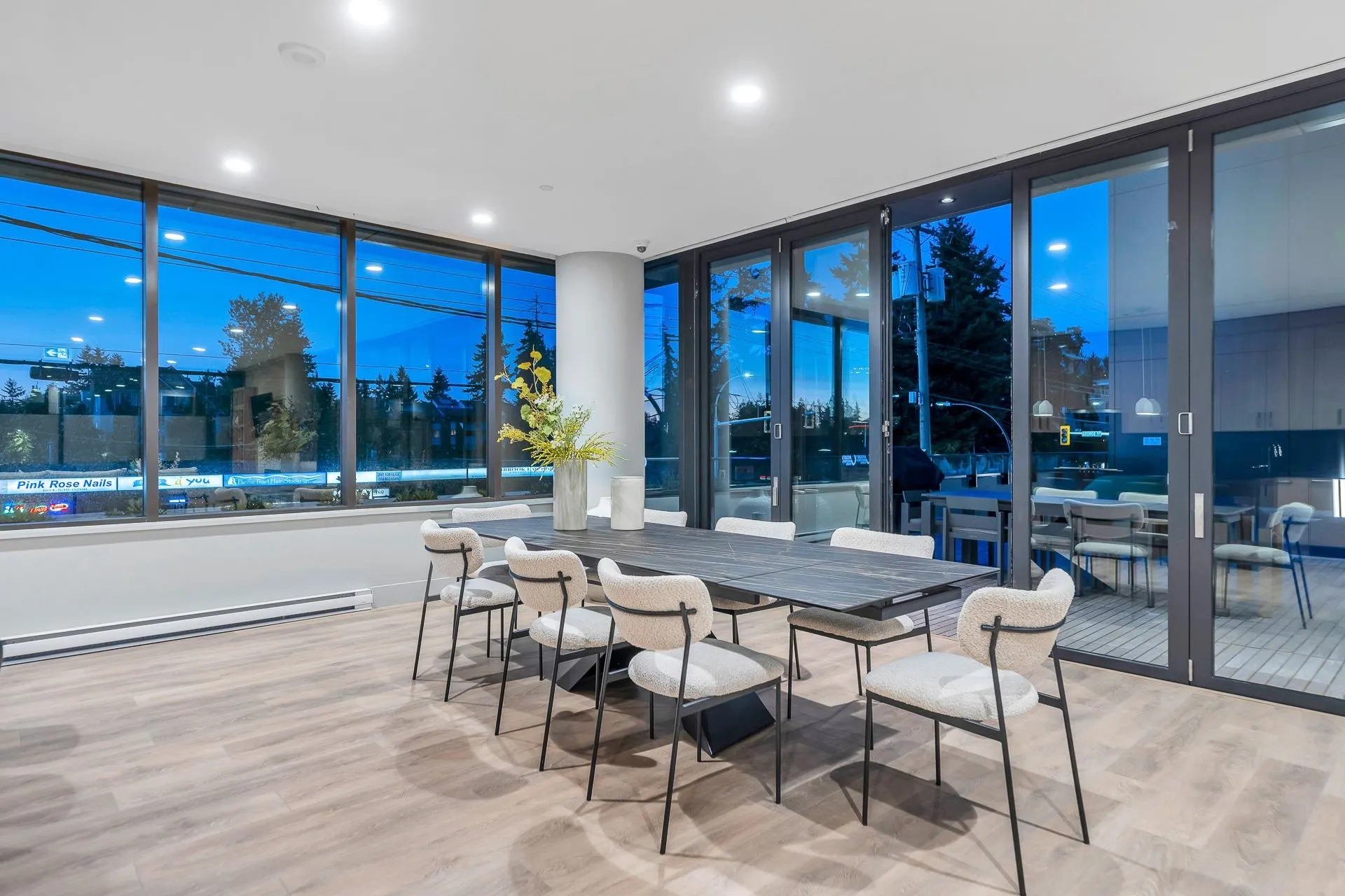 2205 1588 Johnston Road