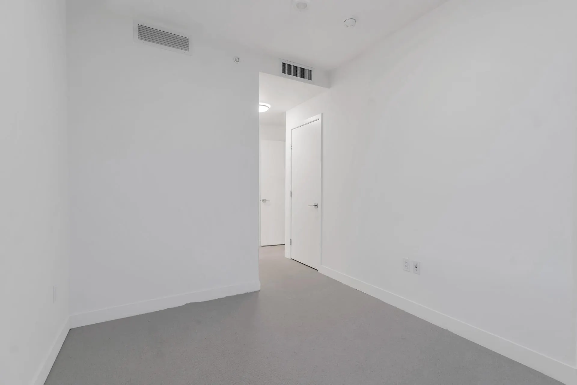 2205 1588 Johnston Road