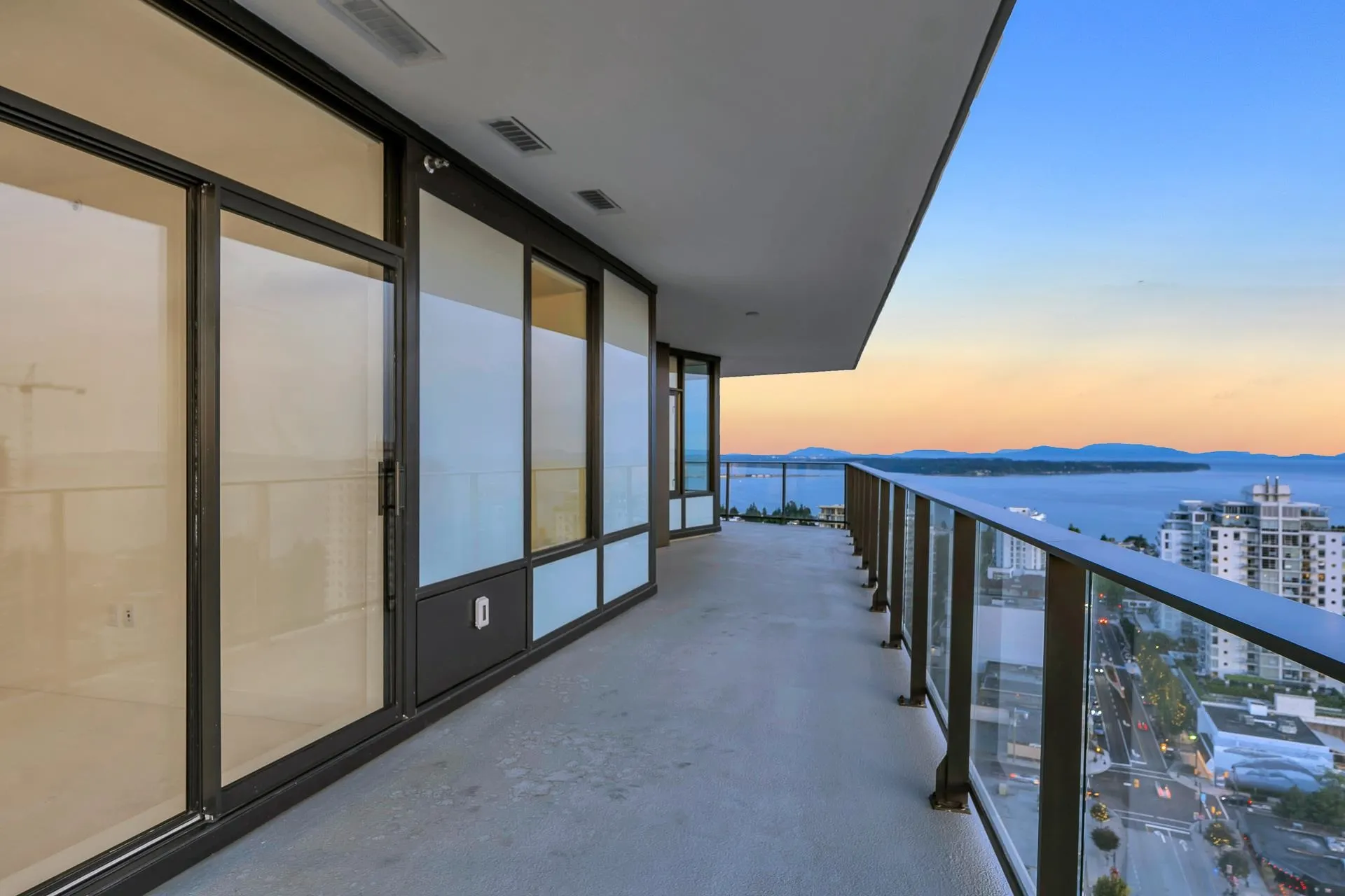 2205 1588 Johnston Road