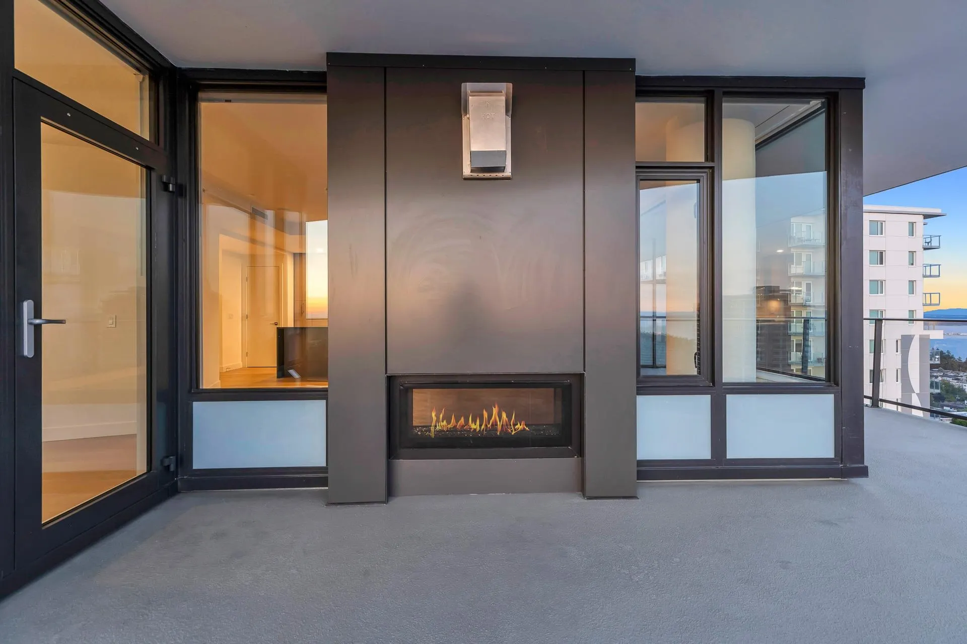 2205 1588 Johnston Road