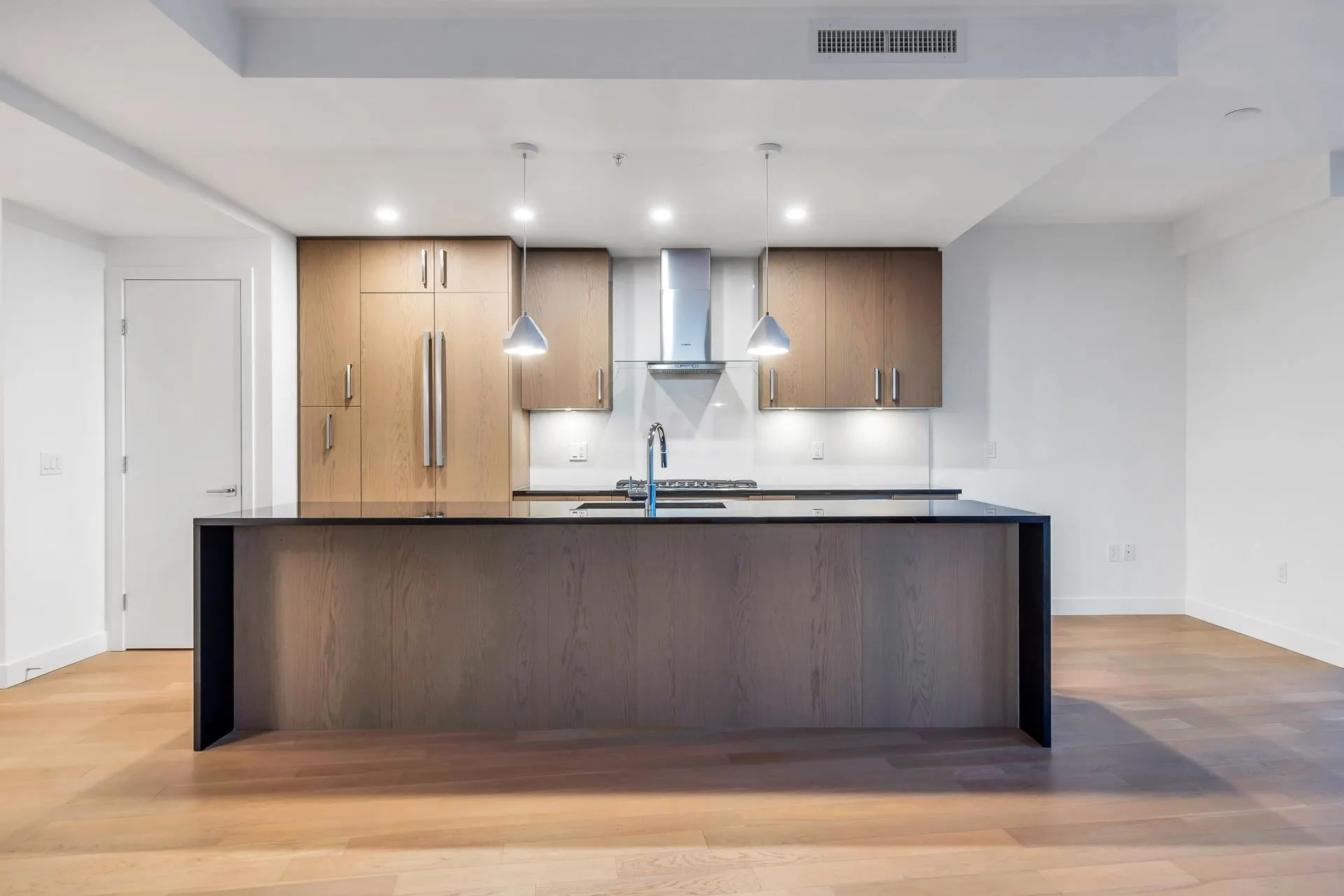2205 1588 Johnston Road