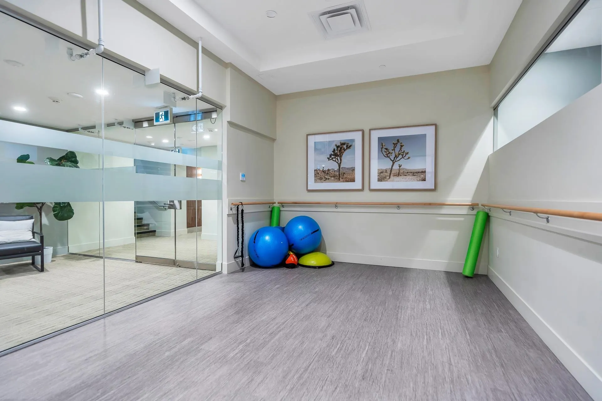 2205 1588 Johnston Road