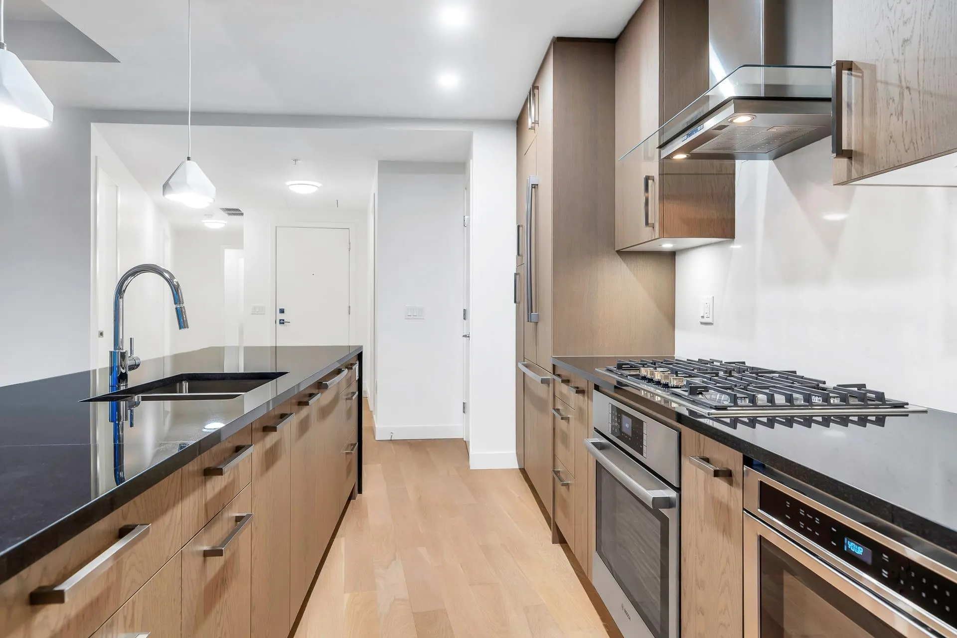 2205 1588 Johnston Road