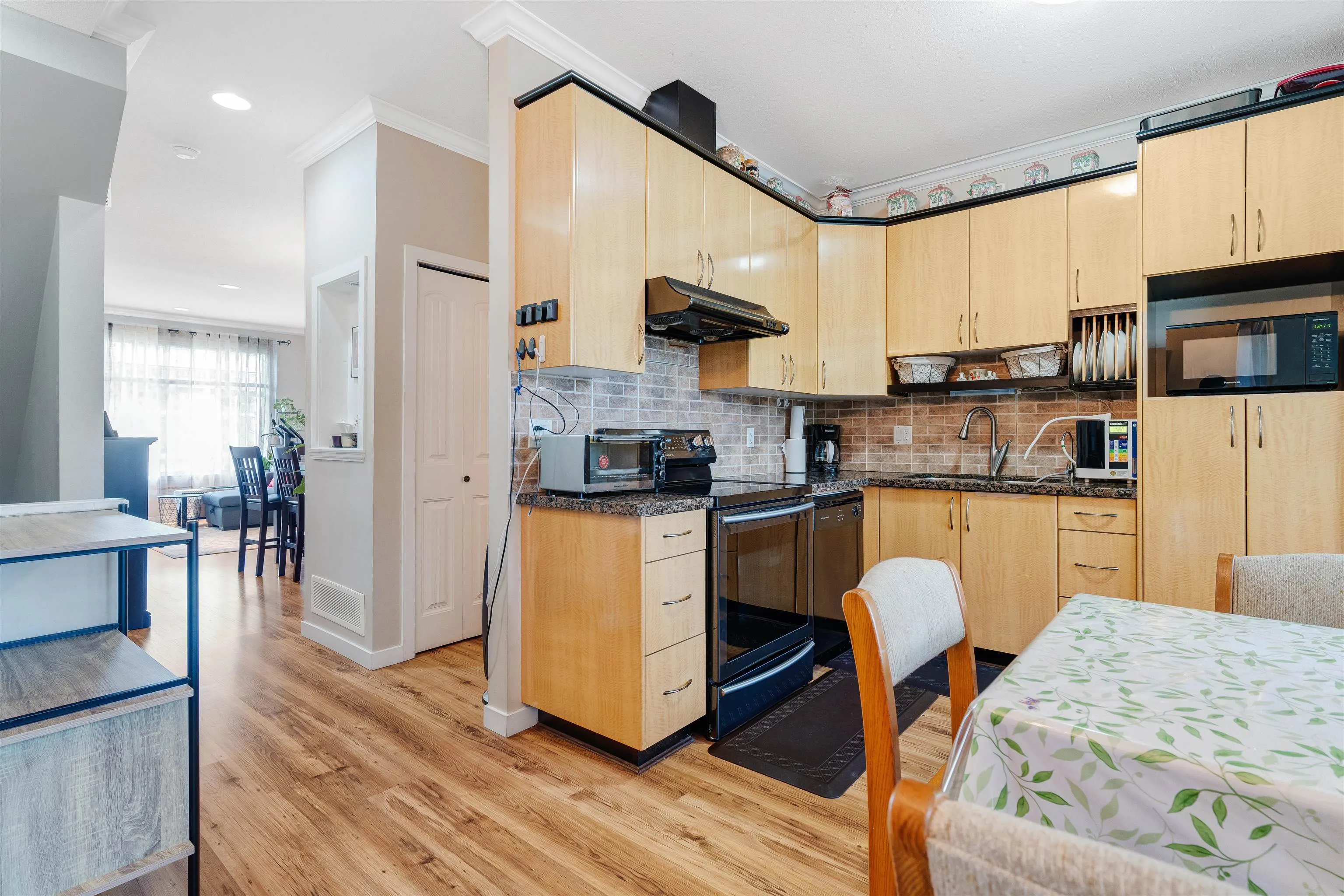 18 12585 72 Avenue
