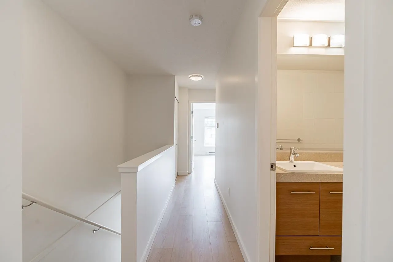 20 15788 104 Avenue