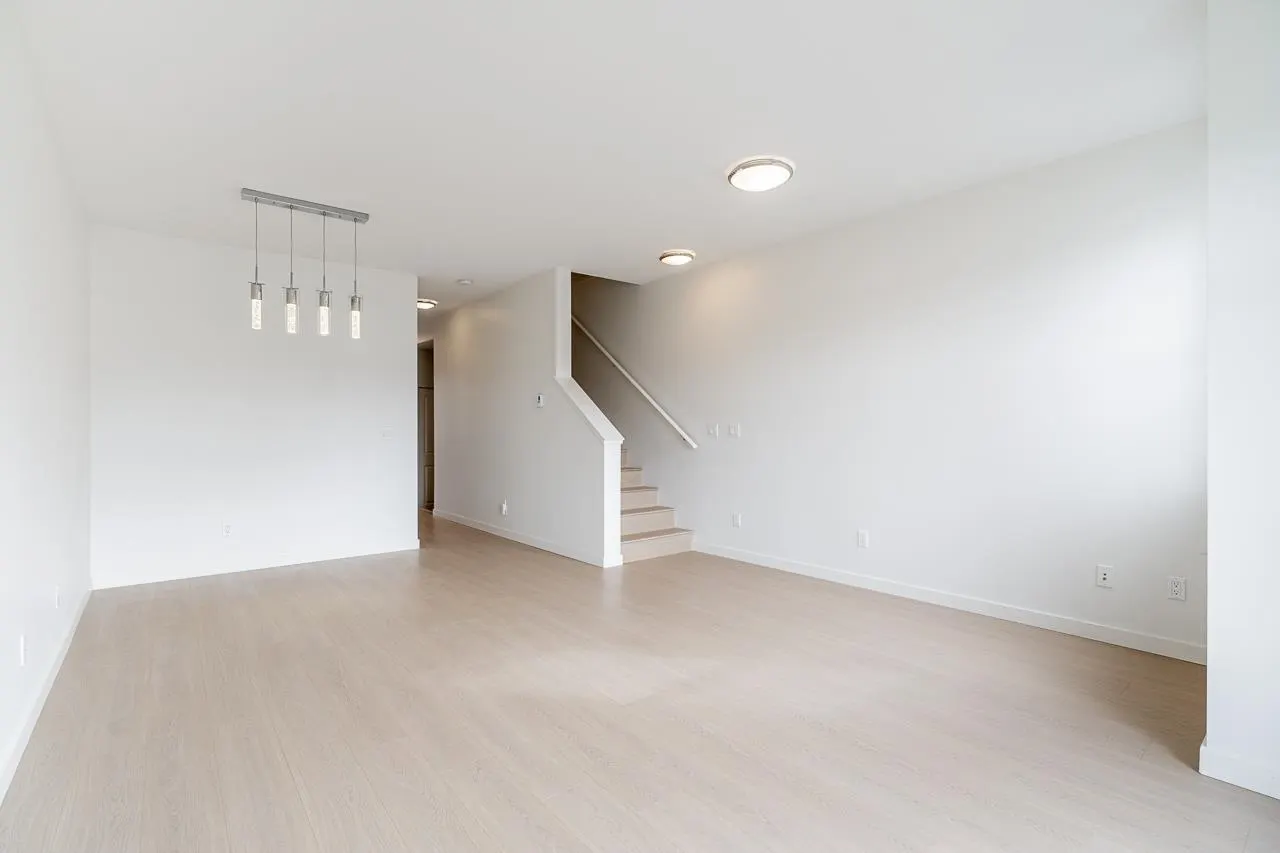 20 15788 104 Avenue