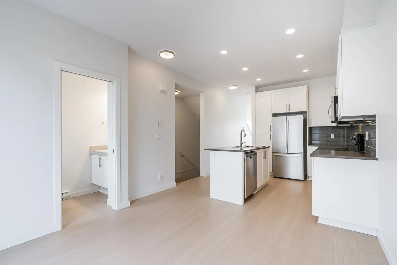 20 15788 104 Avenue