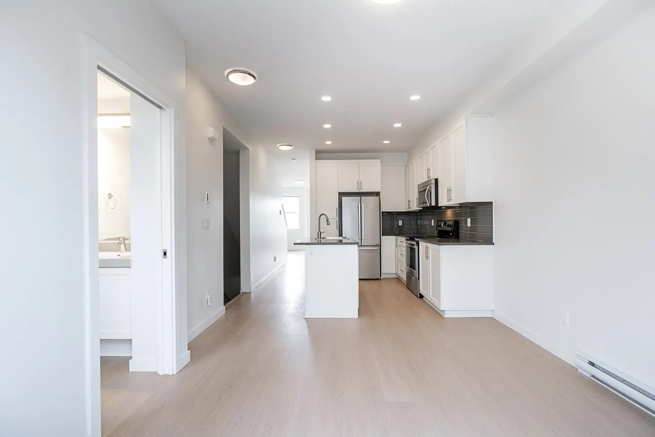 20 15788 104 Avenue