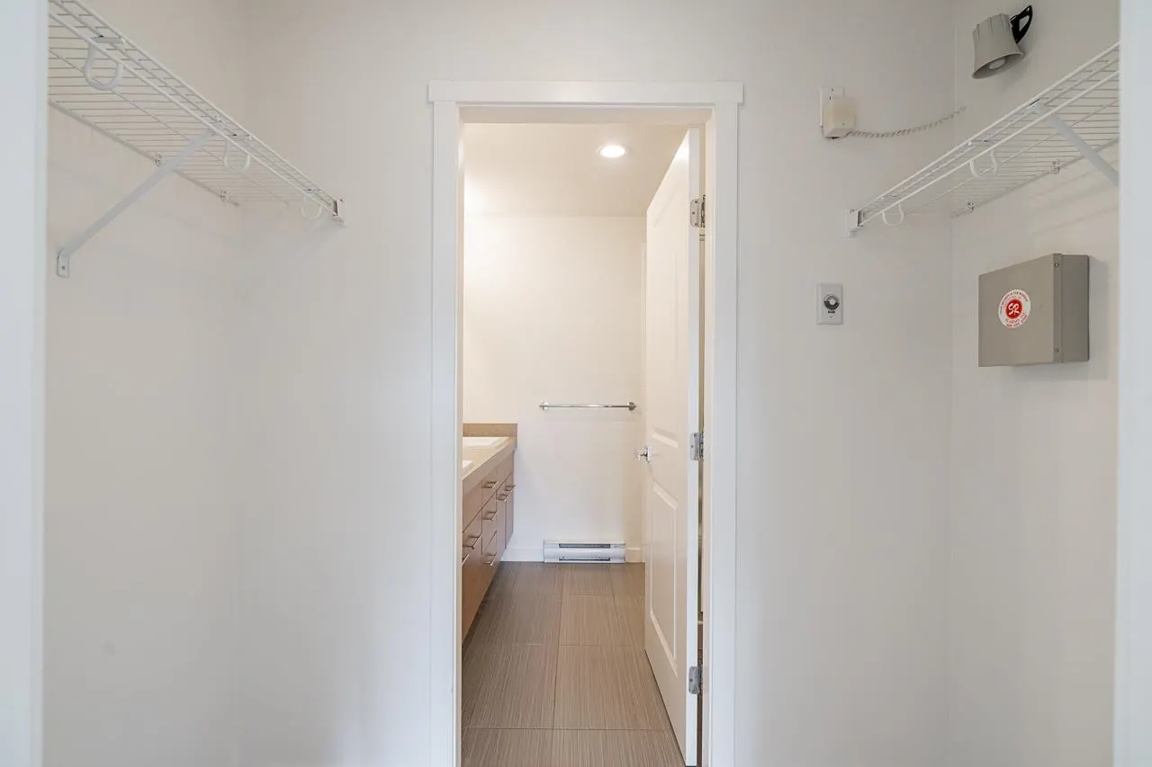 20 15788 104 Avenue