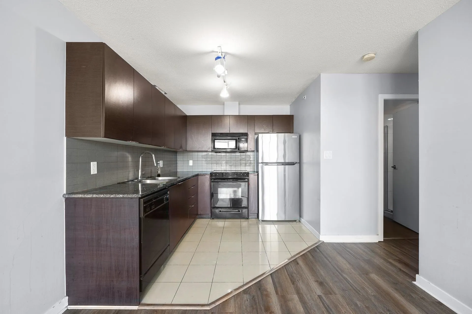 3005 13618 100 Avenue