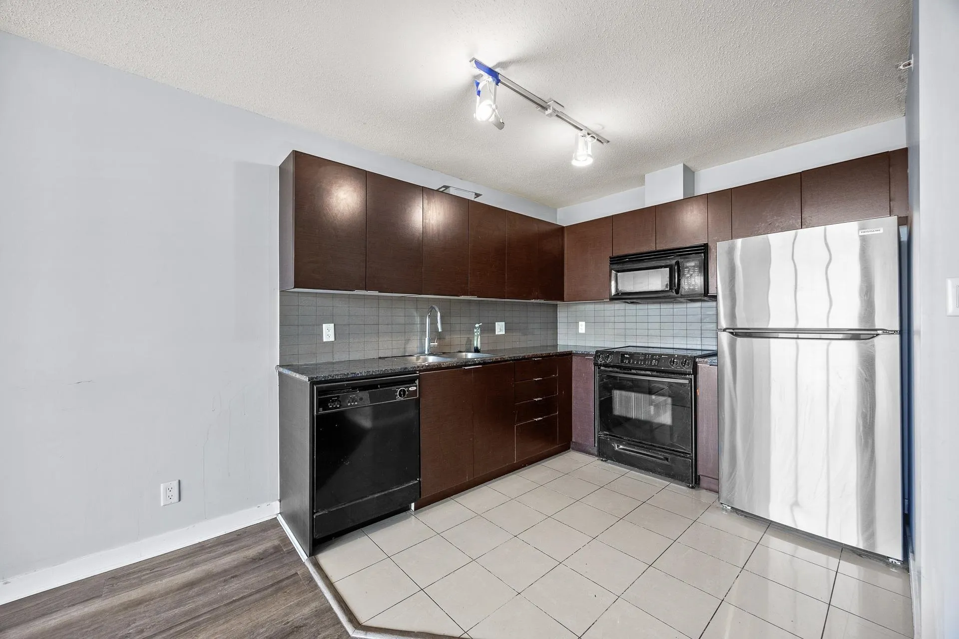 3005 13618 100 Avenue
