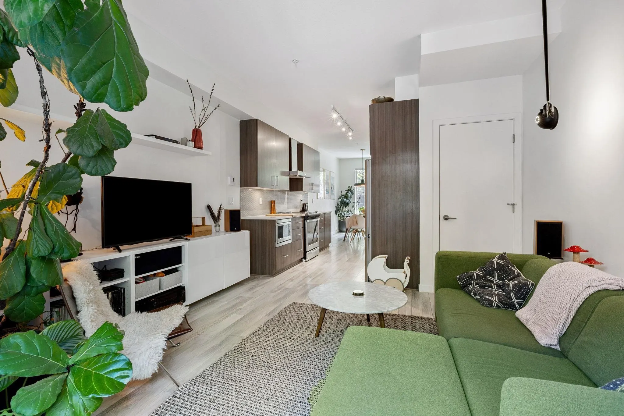8 433 Seymour River Place