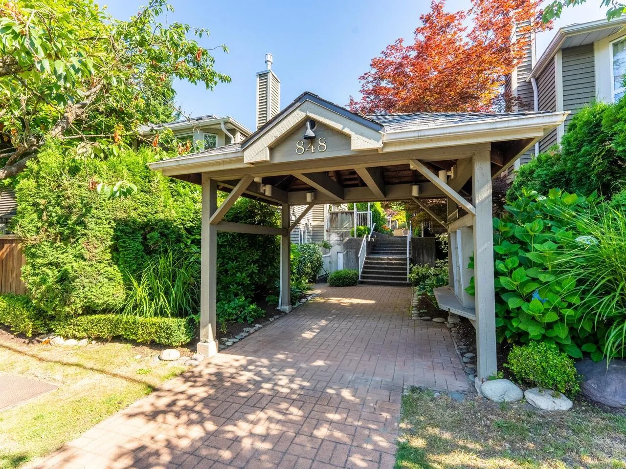 848 W 16th Street