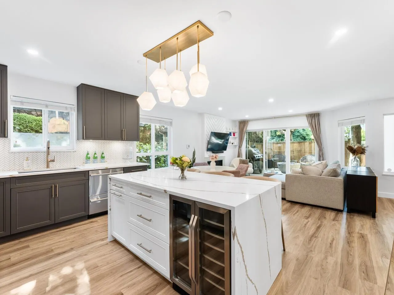 848 W 16th Street