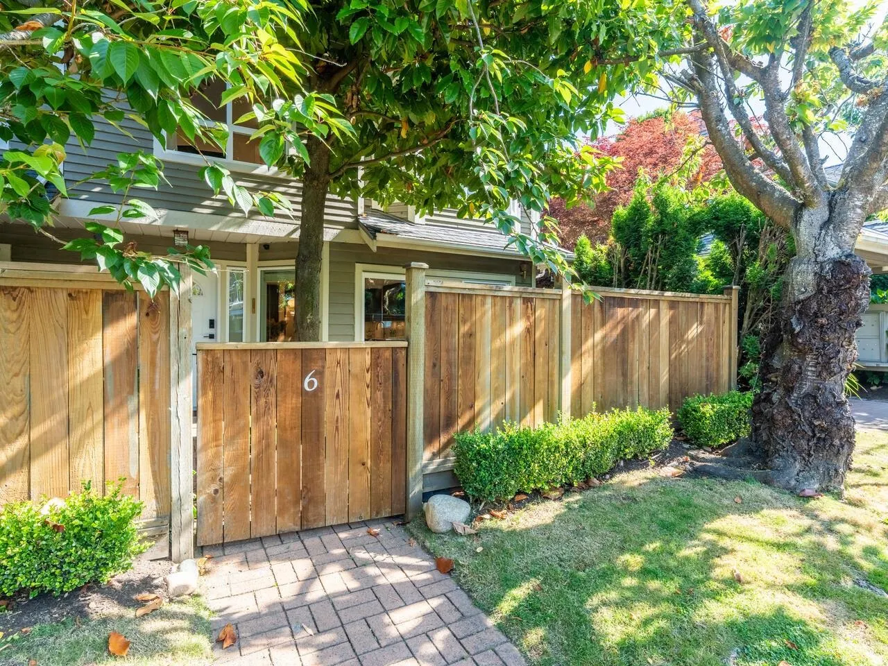 848 W 16th Street