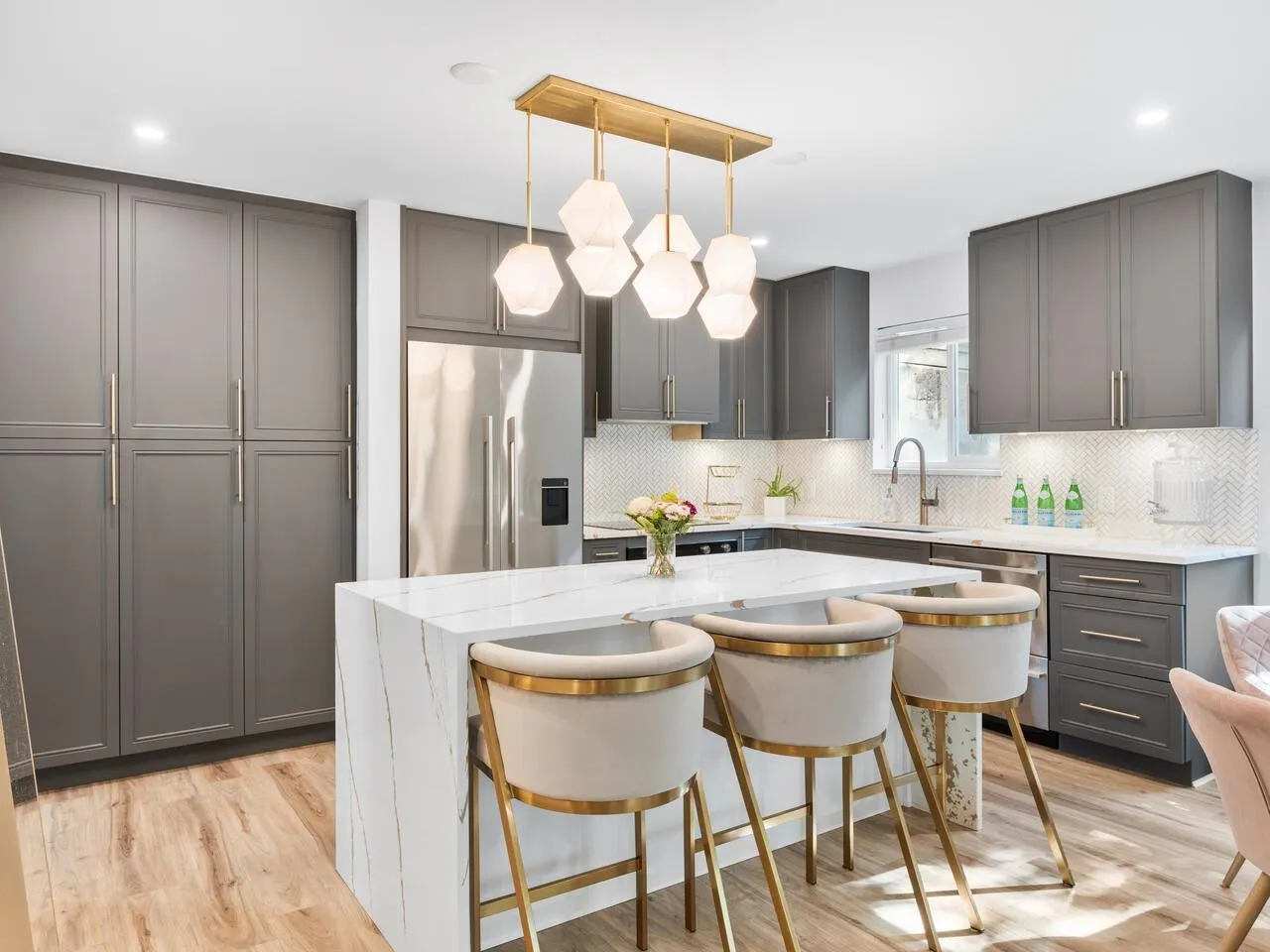 848 W 16th Street