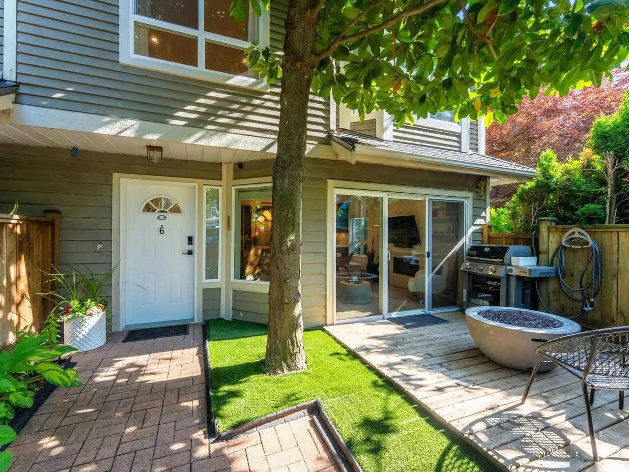 848 W 16th Street