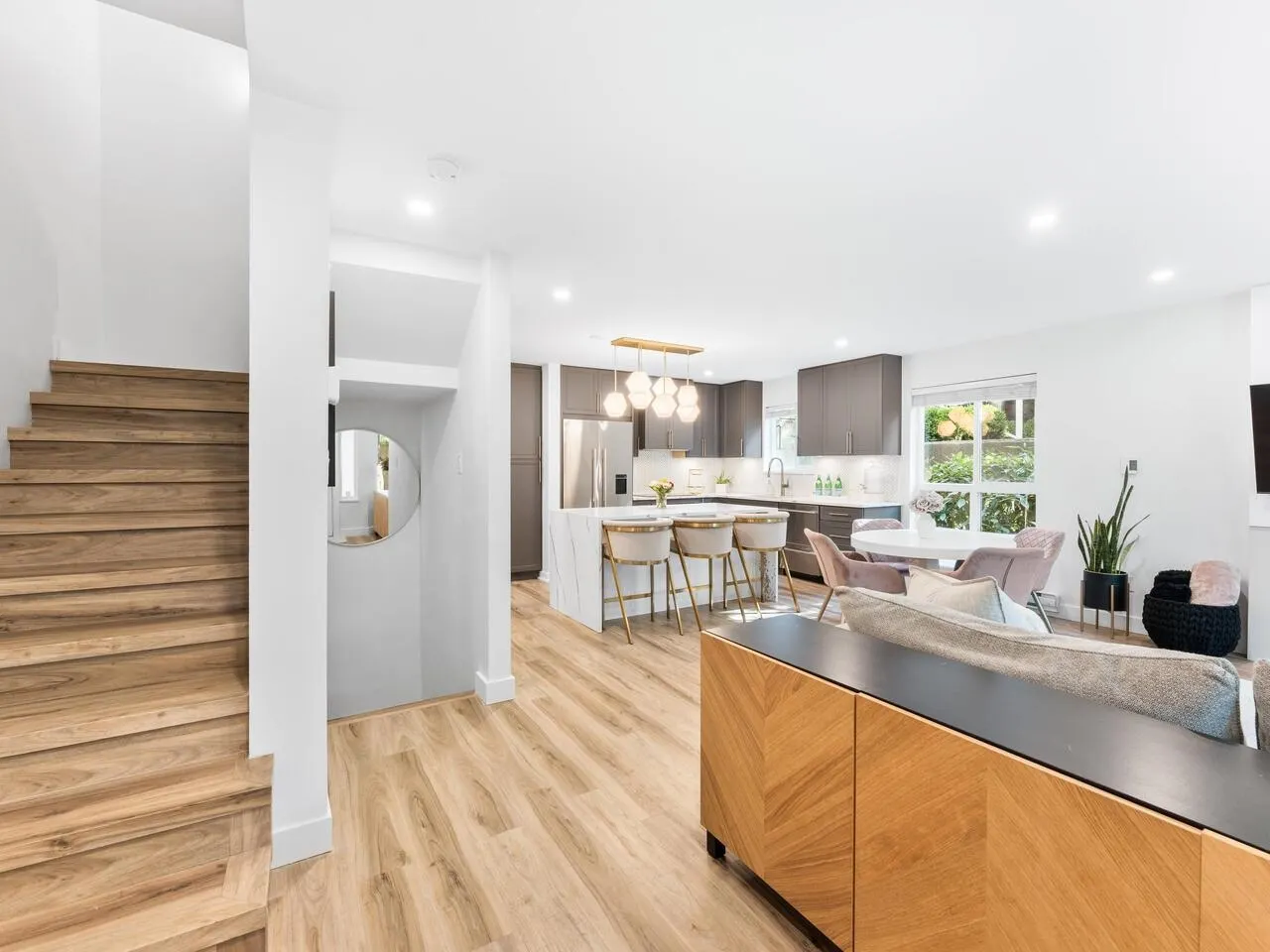 848 W 16th Street
