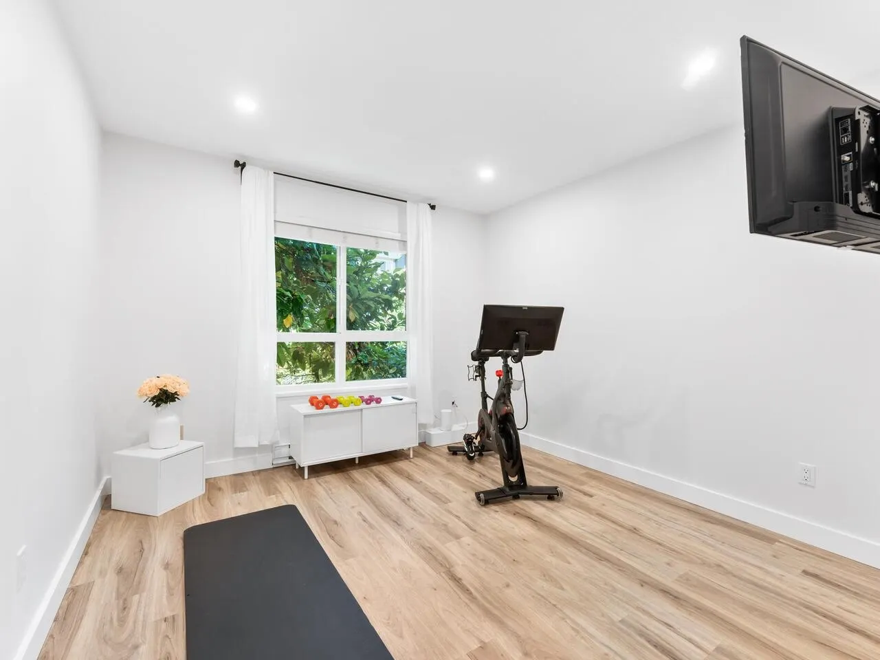 848 W 16th Street