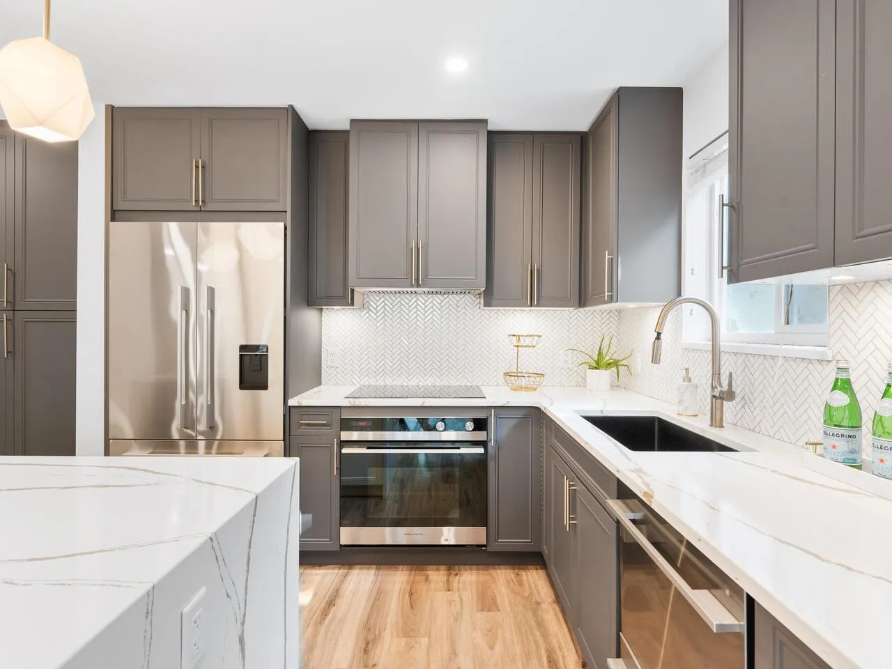 848 W 16th Street