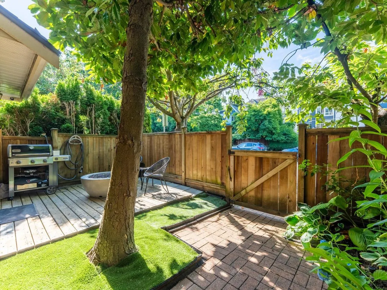 848 W 16th Street