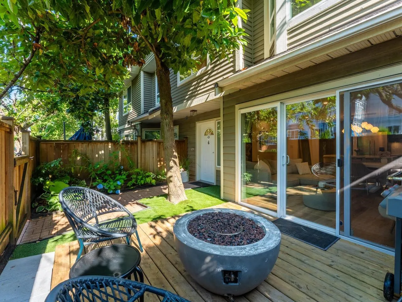 848 W 16th Street