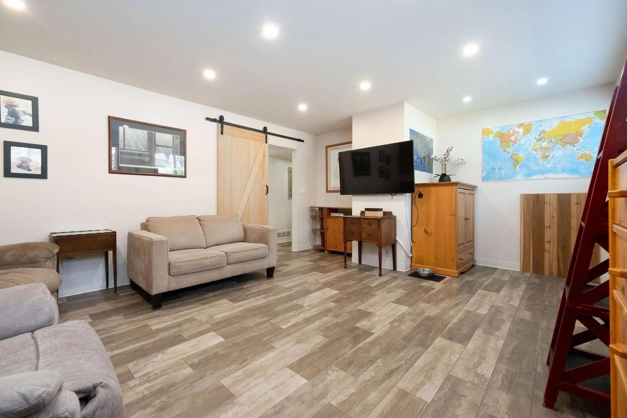 2573 Kilmarnock Crescent