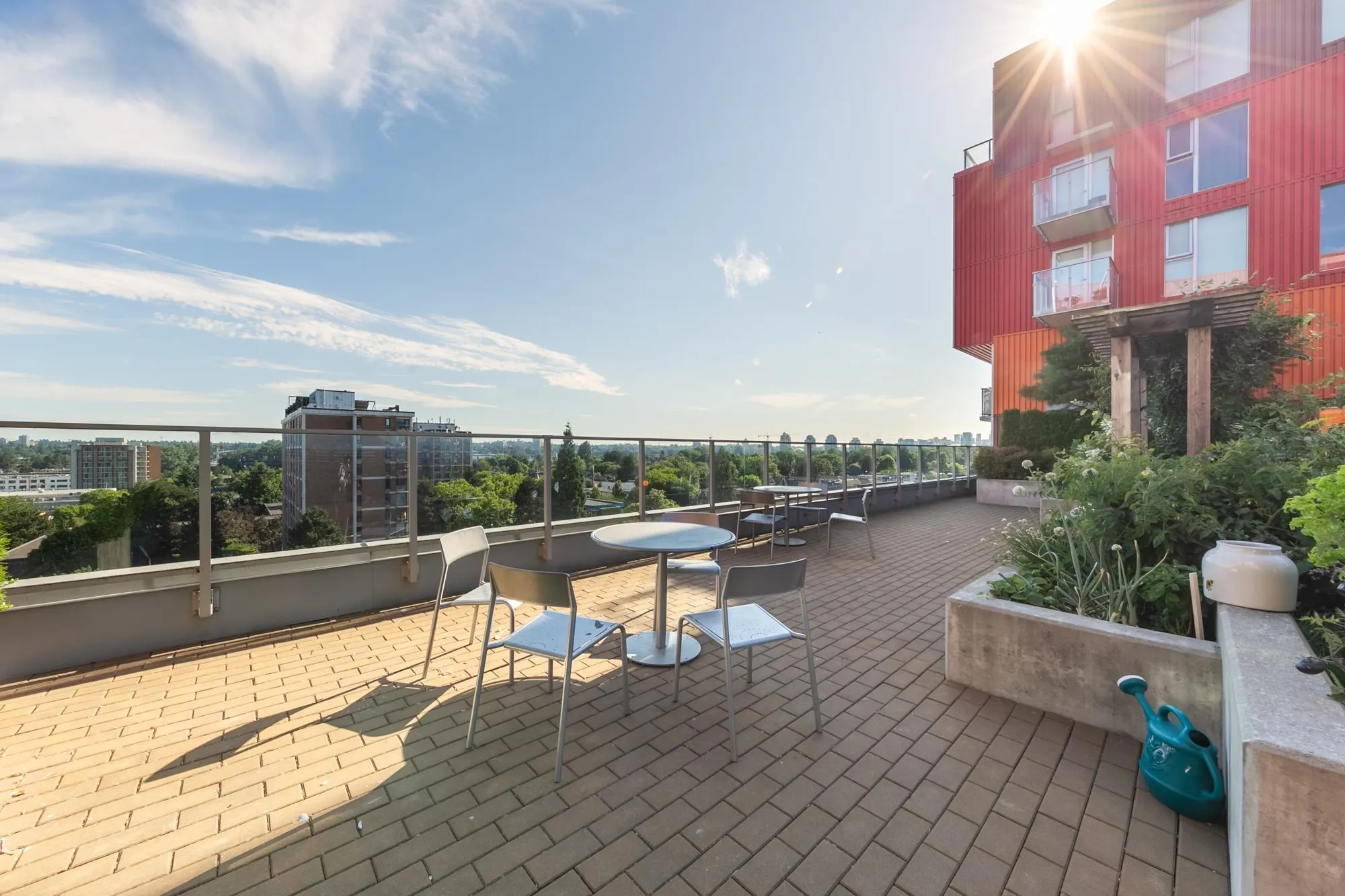 302 933 E Hastings Street