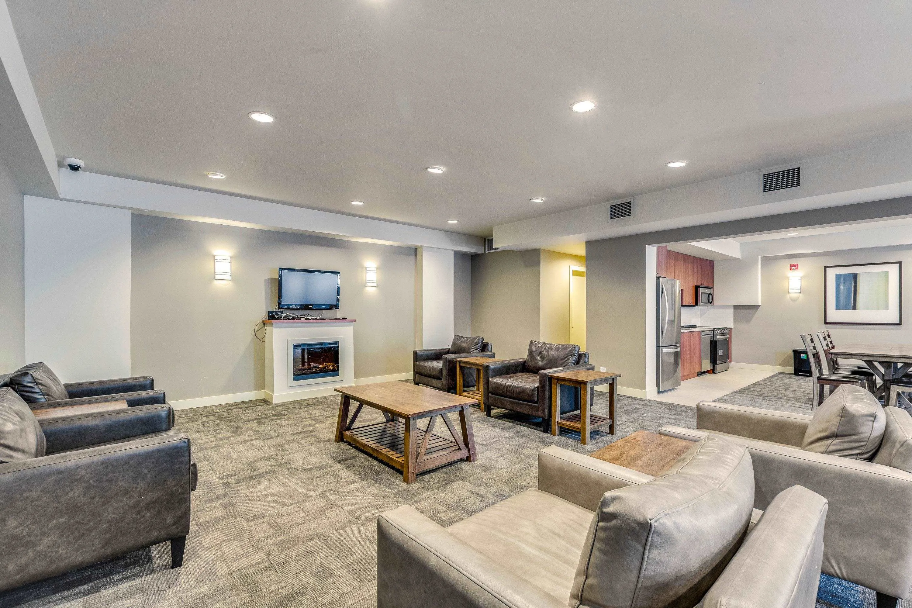 305 245 Ross Drive
