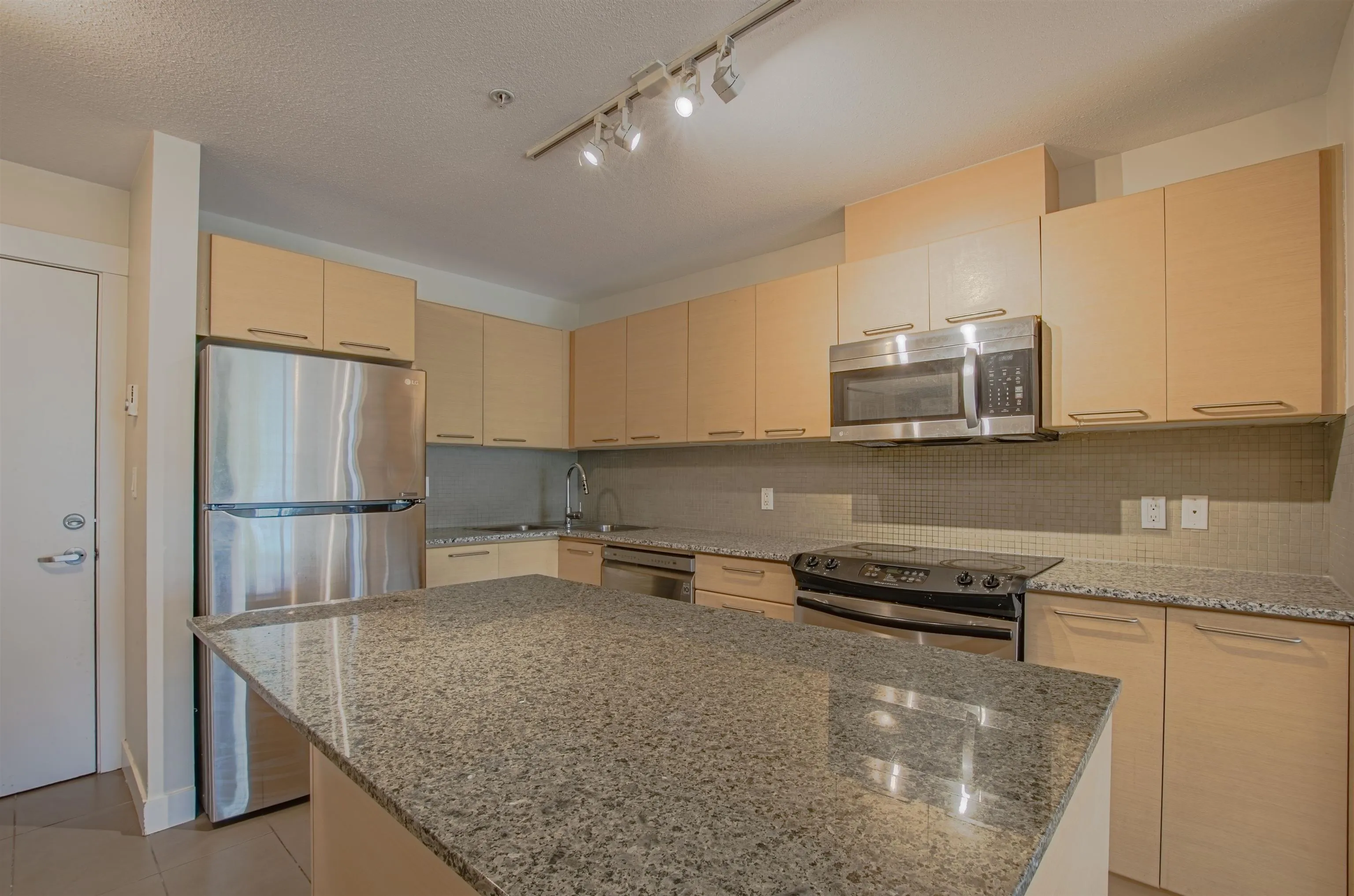 209 10822 City Parkway