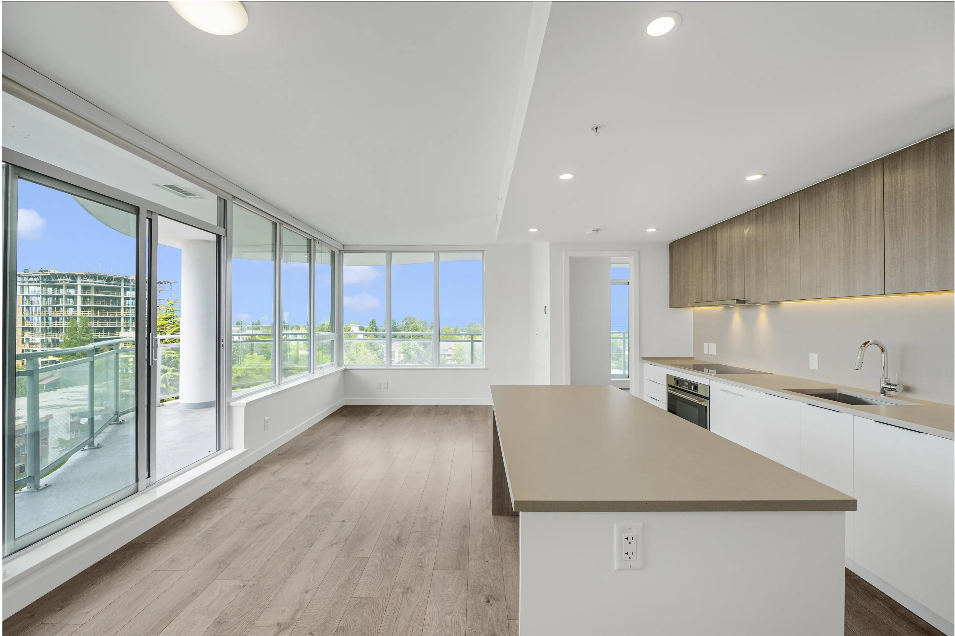 801 13318 104 Avenue