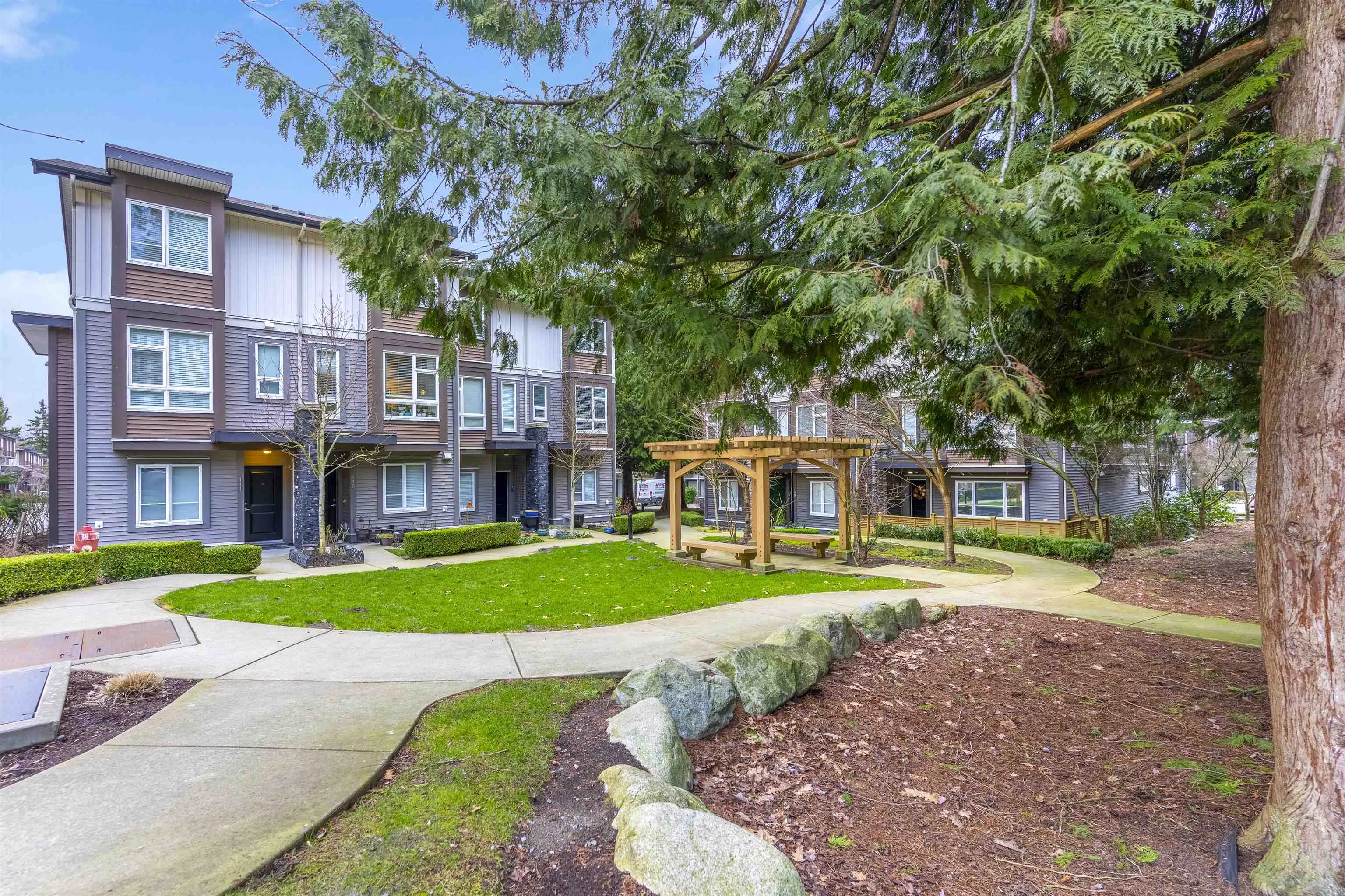 88 5888 144 Street