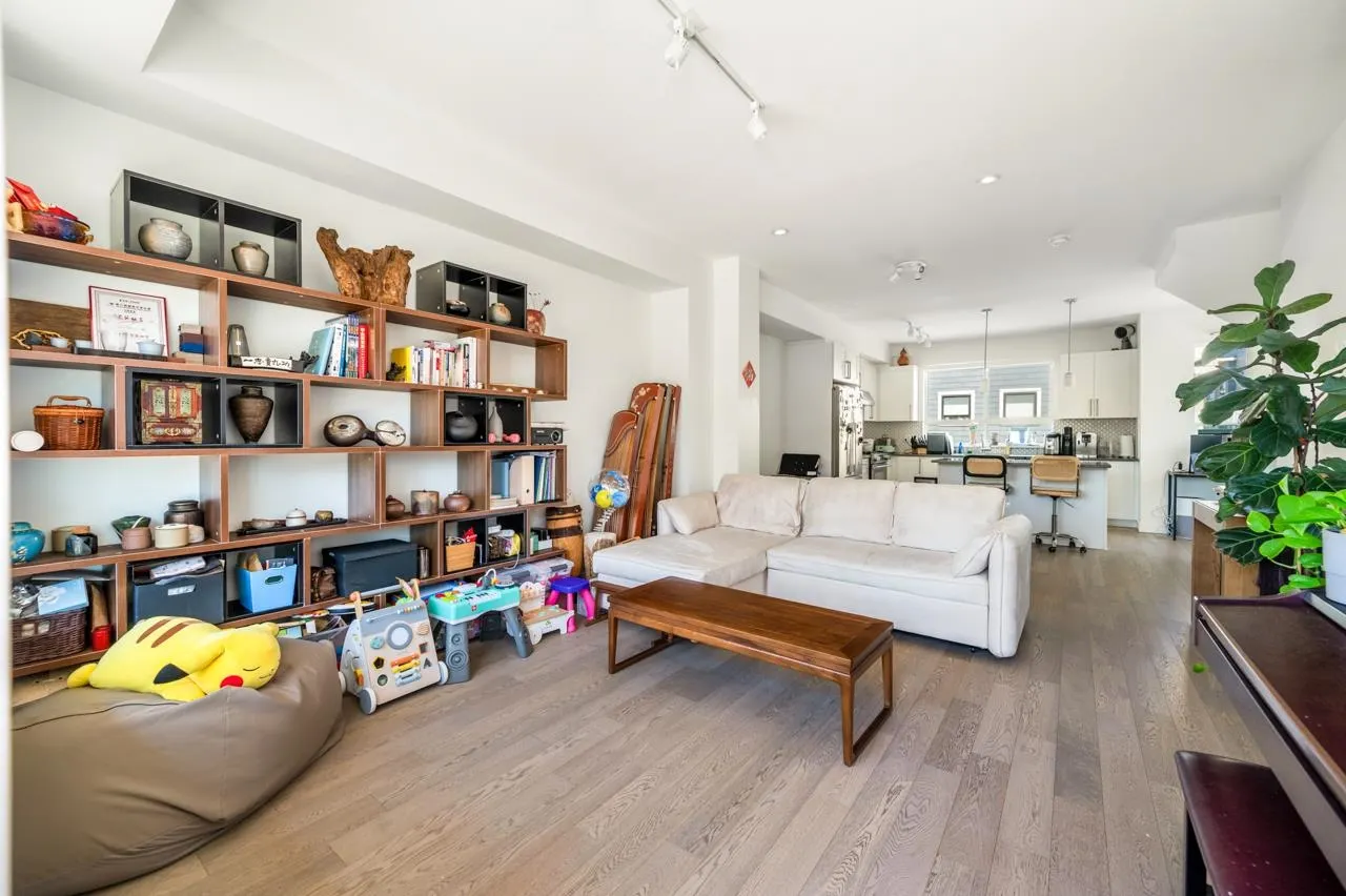 54 10233 River Drive