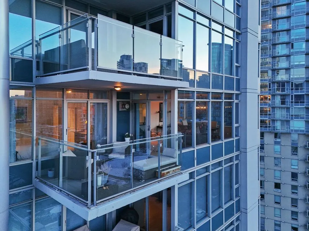 1304 1281 W Cordova Street