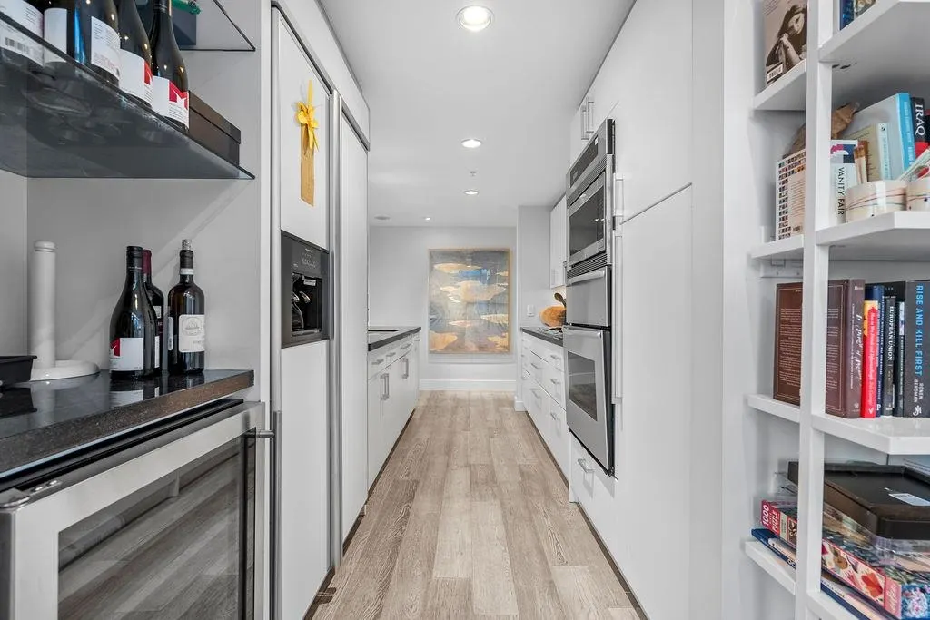 1304 1281 W Cordova Street