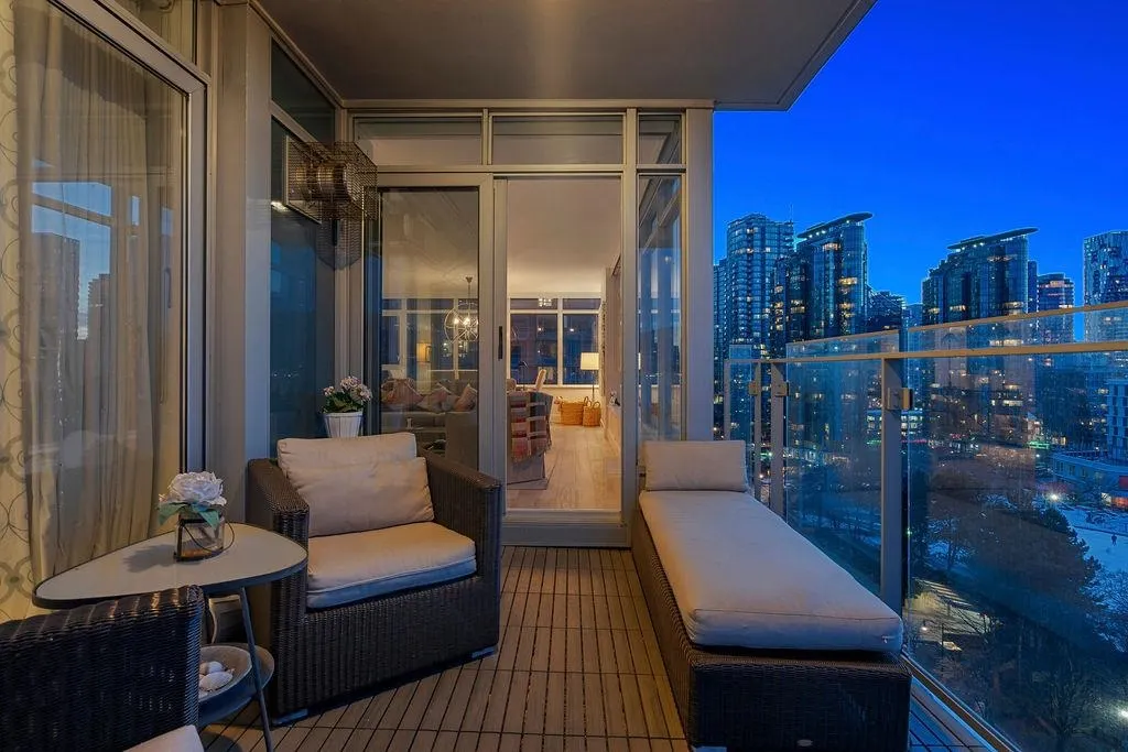 1304 1281 W Cordova Street