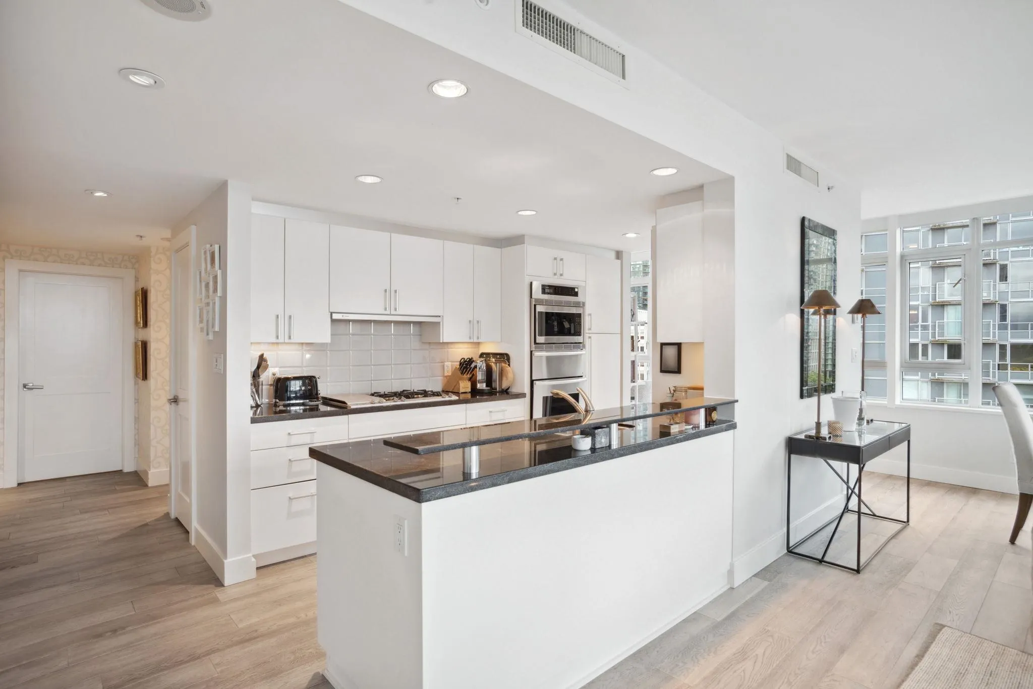 1304 1281 W Cordova Street
