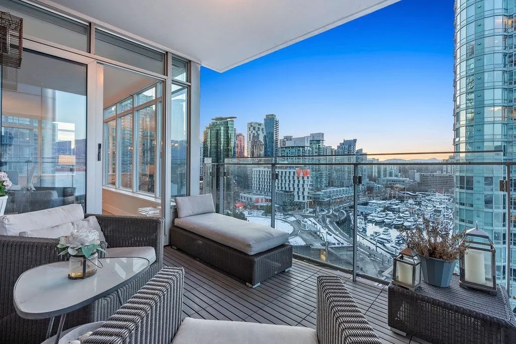 1304 1281 W Cordova Street
